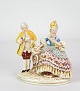 Figur af 
kongeligt par 
med royal 
påklædning 
detaljeret 
håndmalet 
arbejde. 
H: 11,5cm  B: 
10,5cm
