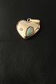 Smukt og unikt 
vedhæng til 
halskæde, 
udformet i 14 
karat guld med 
opal og 
brillant. Den 
smukke ...