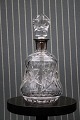 Fin , gammel 
spiritus glas 
karaffel med 
slibninger og 
krave i 
sterlingsølv 
(Stemplet) 
Højde: 22,5cm.
