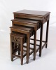 Disse fire 
antikke 
indskudsborde/sideborde 
er en 
fascinerende 
samling af 
møbler i 
kinesisk stil 
...