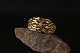 Herrering i 14 
karat guld med 
indlagt 
brillant. 
Ringen er 
udført med 
meget flot 
mønster og ...