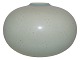 Saxbo keramik, 
rund vase.
Dekorationsnummer 
121.
Bredde 12,7 
cm., højde 9,0 
cm.
Perfekt ...