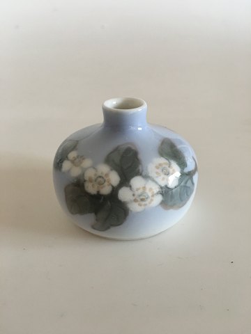 Royal Copenhagen Art Nouveau Miniature Vase med Blomster No 69/389