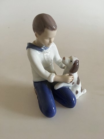 Bing & Grøndahl Figurine No 2334 Dreng der børster sin hund