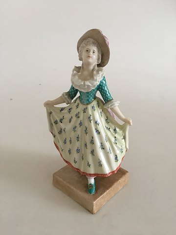 Royal Copenhagen Overglasur Figurine af Bondepige i Rokoko Stil