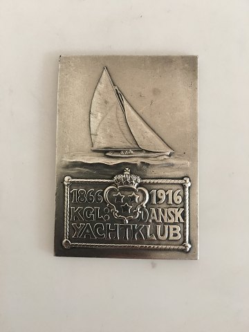 A. Dragsted Minde Sølv Mærkat i 990 Sølv. "1866-1916 Kgl. Dansk Yachtklub"