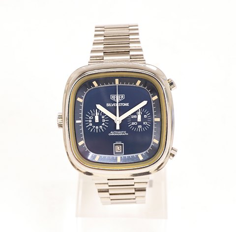 Heuer Silverstone, Blue dial. Ref. 110.313B. Year 
1974. Calibre 12. Size: 44x42mm. Very nice 
condition
