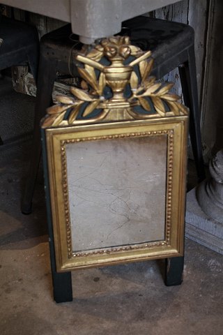Dekorativt , Fransk 1800 tals spejl...Måler : 45x25cm.