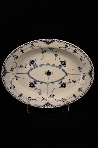 Royal Copenhagen, Blue Fluted dish, half lace.
1/628.
33,5x25cm.