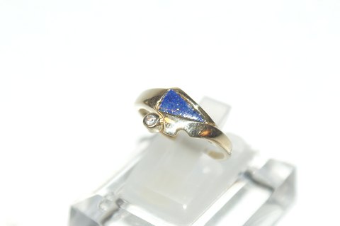 Elegant Ring with. lapis and zirconia in 14 carat gold