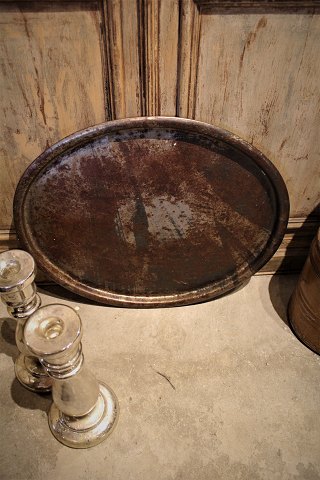 Beautiful old French oval iron tray in trimmed iron.
61x49cm.