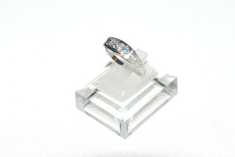 Elegant ladies ring with brilliant cut diamonds and blue zafir in 14 carat white 
gold
