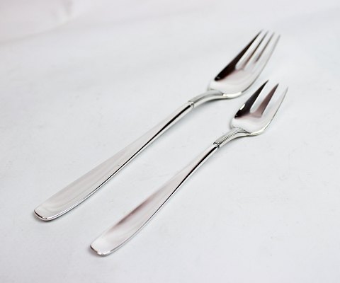 Lunch fork and cake fork in Ascot.
5000m2 showroom.