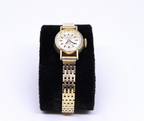 Cerina wrist watch swiss made and chain with 7 rows of 14 ct. gold.
5000m2 showroom.