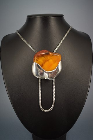 A necklace of sterling silver set with amber
