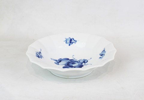 Bowl, no.: 8007, in Blue Flower by Royal Copenhagen.
5000m2 showroom.