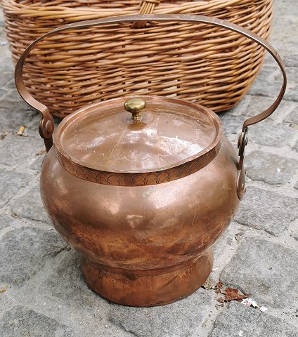 Food bucket 19th. Century