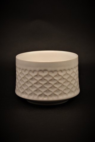 Bing & Grondahl White Cordial / Palette, sugar bowl. 
H:6cm. Dia.:8,5cm.
Designed by Jens Harald Quistgaard.
B&G# 302.