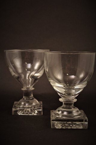 "Gorm den Gamle" klare vin glas fra Holmegaard glasværk.
H:13cm. Dia.:9cm.