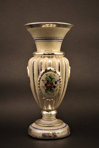 Fine, 1800 century French vase in Mercury glass.
The vase is hand-painted with a floral motif and has a really nice patina.
Height: 23cm.