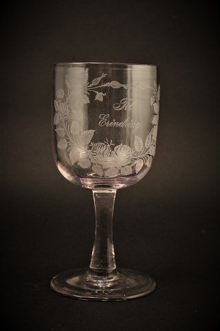 Old commemorative glass from Holmegaard glassworks with fine engraved floral 
decorations and writing 
"Til Erindring"