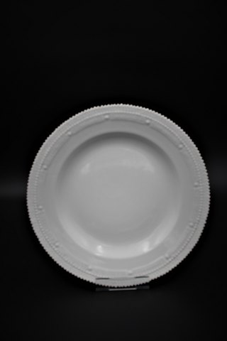 Royal Copenhagen dinner plate in pearl dinnerware 
from year 1870-90. Dia.:25,5cm....
