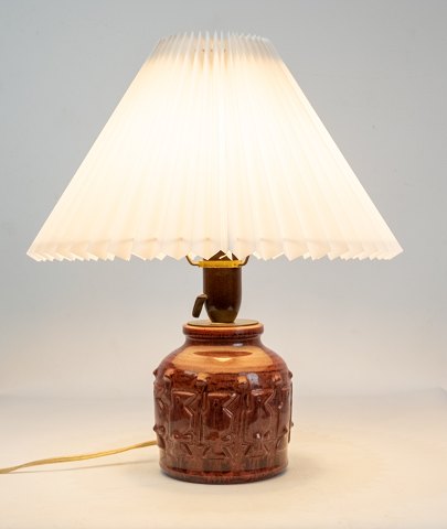 Table lamp of Royal Copenhagen stoneware with number 21485 by Jørgen Mogensen.
5000m2 showroom.