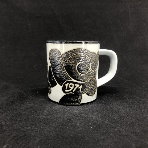 Royal Copenhagen small year mug 1971
