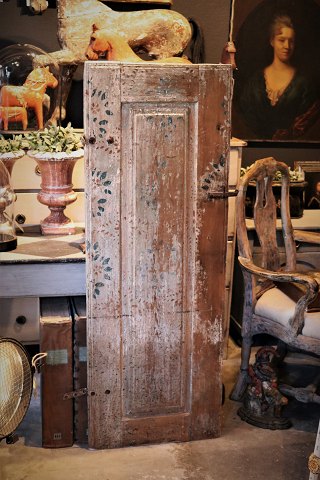 Decorative, Swedish wooden door from the 1700s with old original painted 
decorations.
137x50cm.