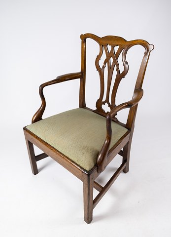 Antique armchair of light mahogany and upholstered with green wool fabric from 
the 1890s. 
5000m2 showroom.
