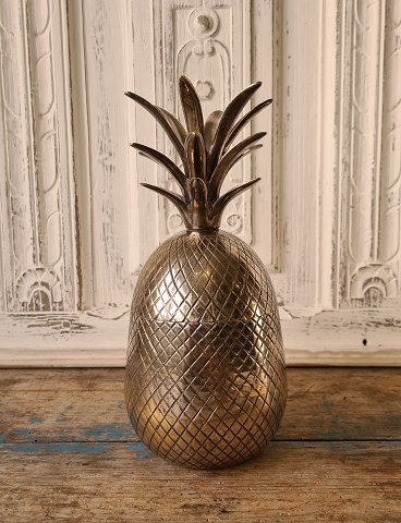 Vintage ice bucket in the shape of a pineapple made of silver-plated brass from the 1970s.