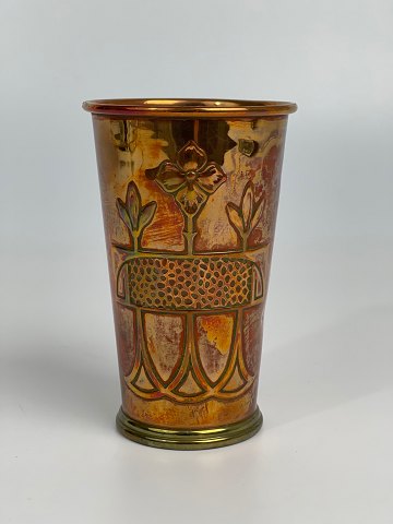 Art nouveau / skønvirke kobberbæger / penselbæger / lille vase med blomstermotiv - høj kvalitet