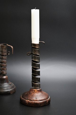 French 1800 century candlestick in twisted wrought iron with wooden base and 
very fine patina. Height:18,5cm.