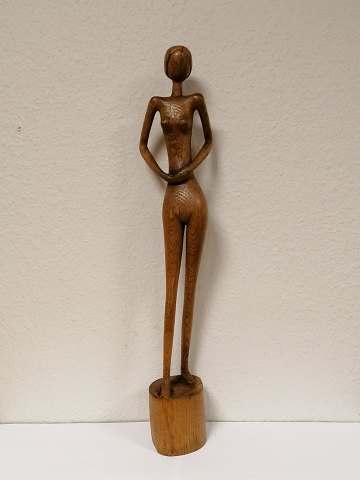 Otto P. Figure of carved wood Height 56.5 cm.