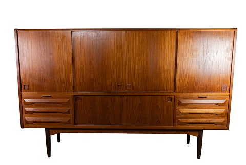 Large cabinet in teak of danish design from the 1960s. 
5000m2 showroom.
