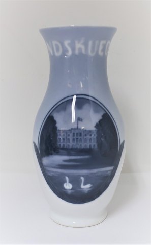 Royal Copenhagen. Rundskuedags vase 1924. Height 18 cm. (1 quality)