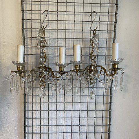 Et par væglampetter med prismer