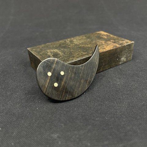 Brooch with inlays in silver