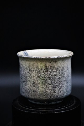 Svend Hammershøj (1873-1945) Glazed stoneware bowl from Kähler-Denmark. H:8cm. 
Dia.:9,5cm.