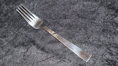Dinner fork #Funkis no. 7 silver stain
Produced at Dansk Forsølvnings Anstalt.
Length 20 cm