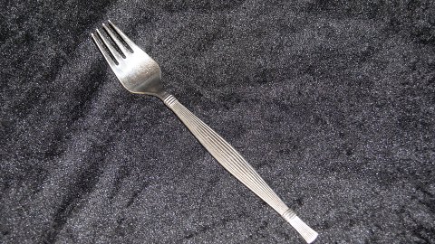 Middagsgaffel #Gitte Sølvplet
Produceret af O.V. Mogensen.
Længde 19,6 cm