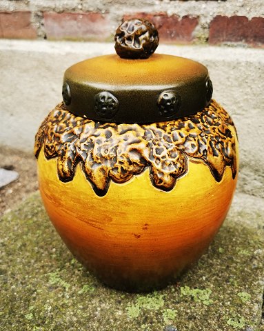 P. Ipsen urn with lid