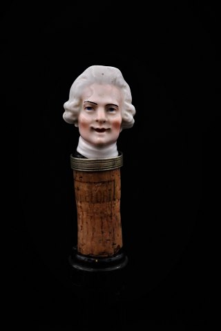 Funny, old wine stopper in painted porcelain with bust of Nobel Lord.