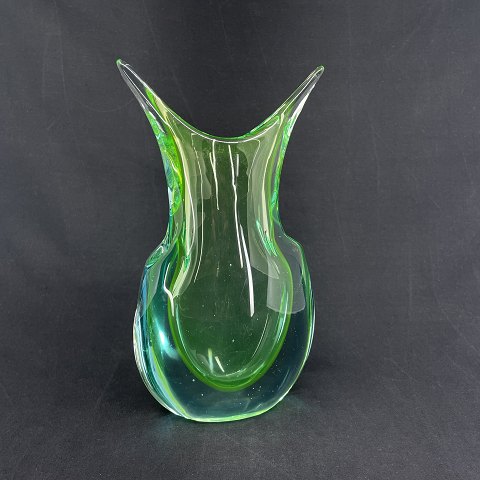 Fin lysegrøn sommerso vase fra 1960'erne