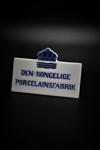 Royal Copenhagen sells sign "The Royal Porcelain Factory"
H:6cm. L:9cm.