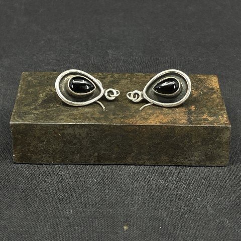 Et par øreringe i sølv