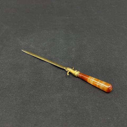 Paper knife with handle in agate
