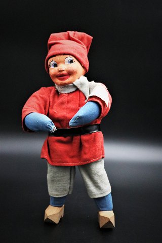 Old Santa boy from the 50s in fabric with face in painted cardboard, 
with clogs and flexible arms and legs. Height: 26cm.