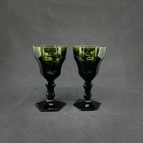 Et par mørkegrønne Lalaing hvidvinsglas