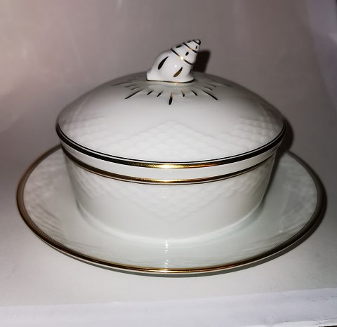 B&G Hartmann butter bowl with lid in porcelain